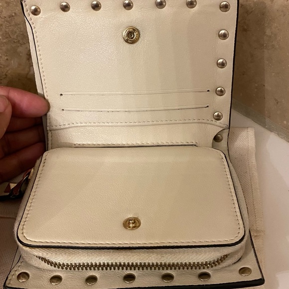 Auth Valentino Garavani Rockstud Compact Wallet - Picture 4 of 11